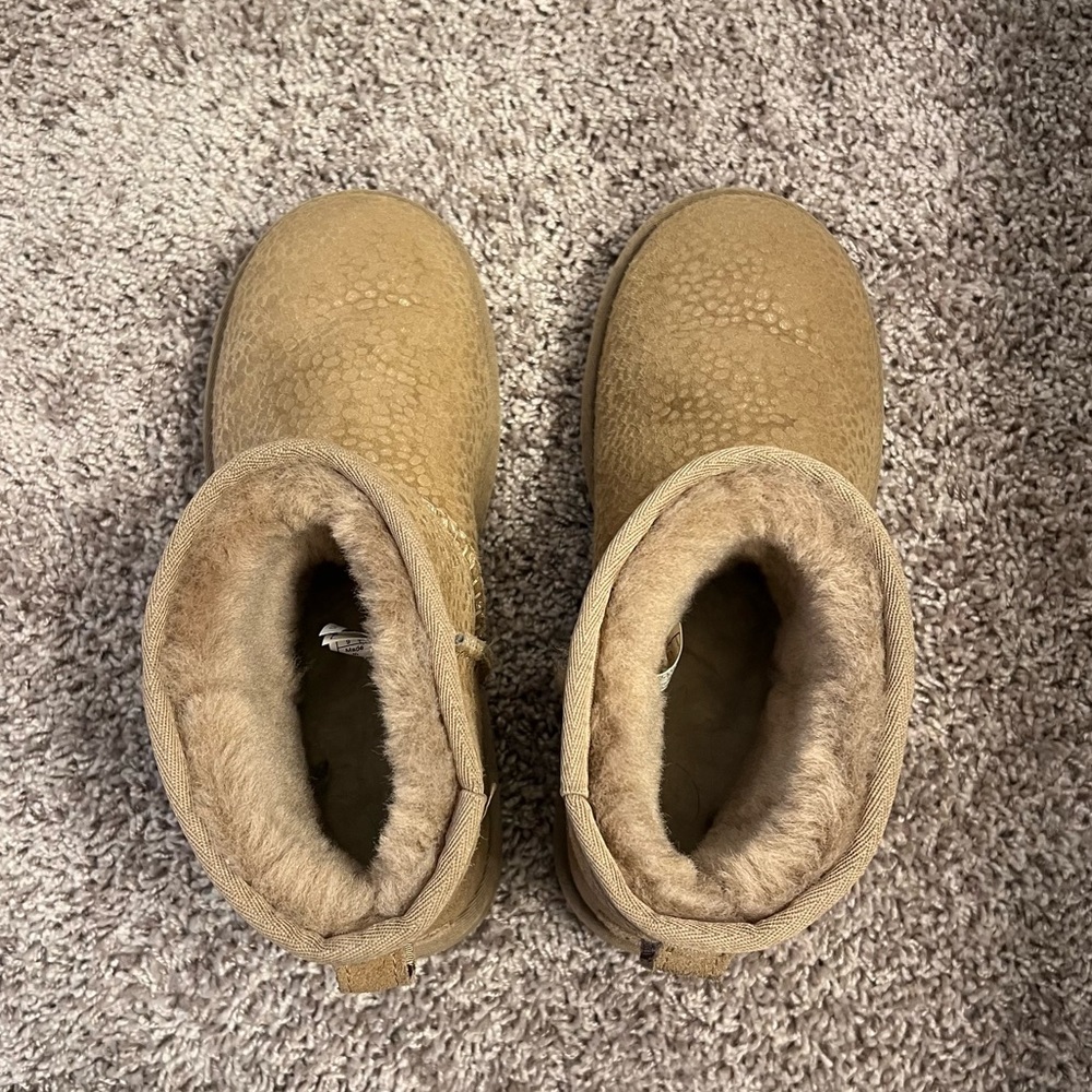 {UGG} Classic Mini Sparkle Spots Boots Tan - Picture 8 of 9